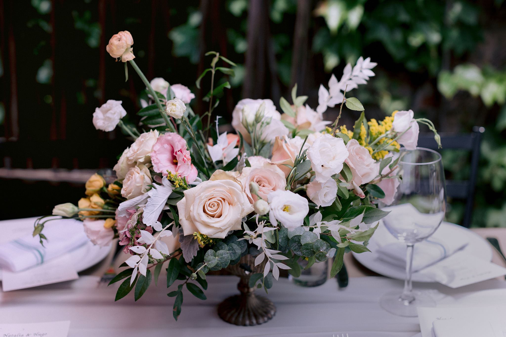 Roses and greenery as a wedding center piece