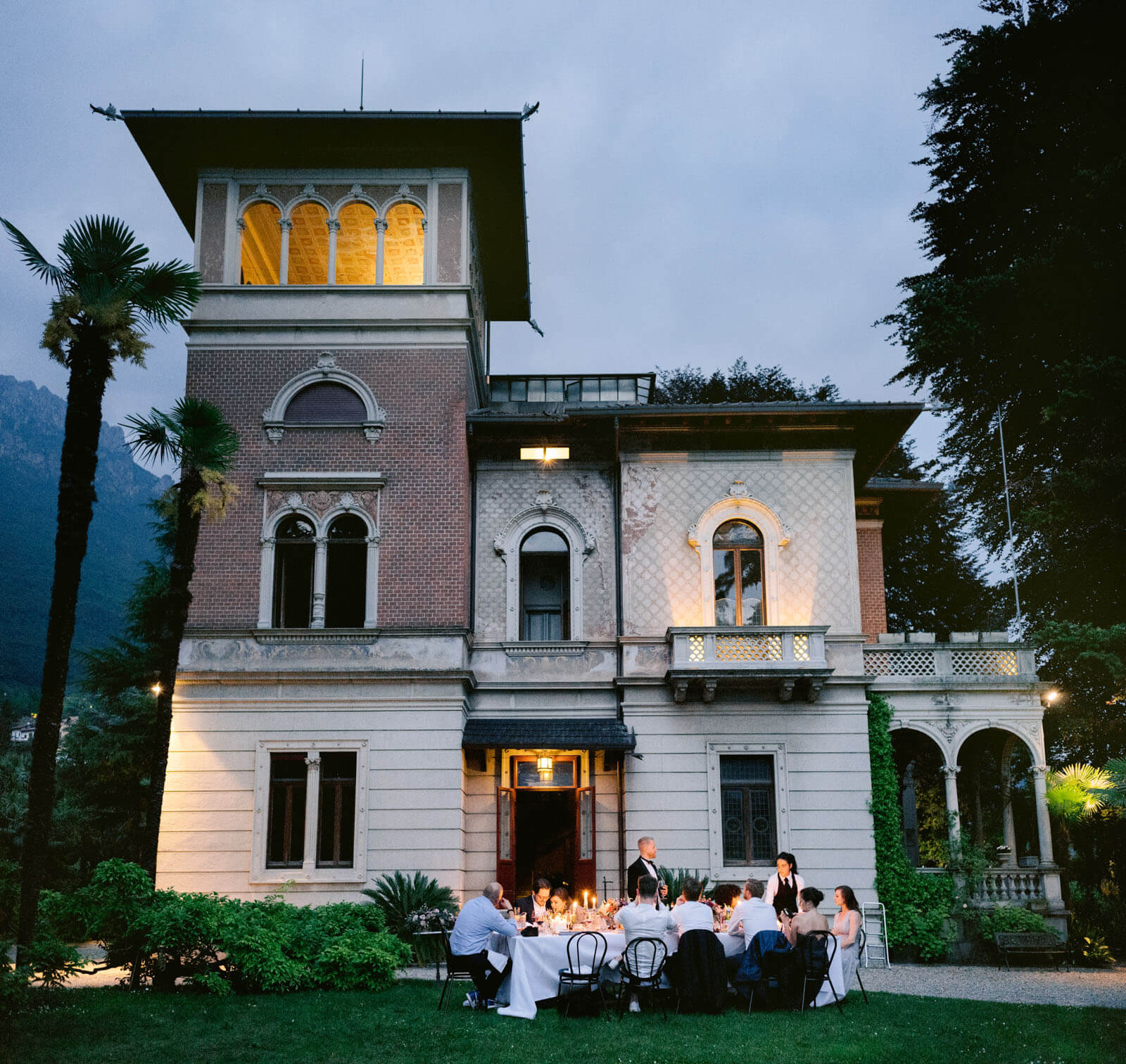 intimate wedding dinner in front to villa in Lake Como