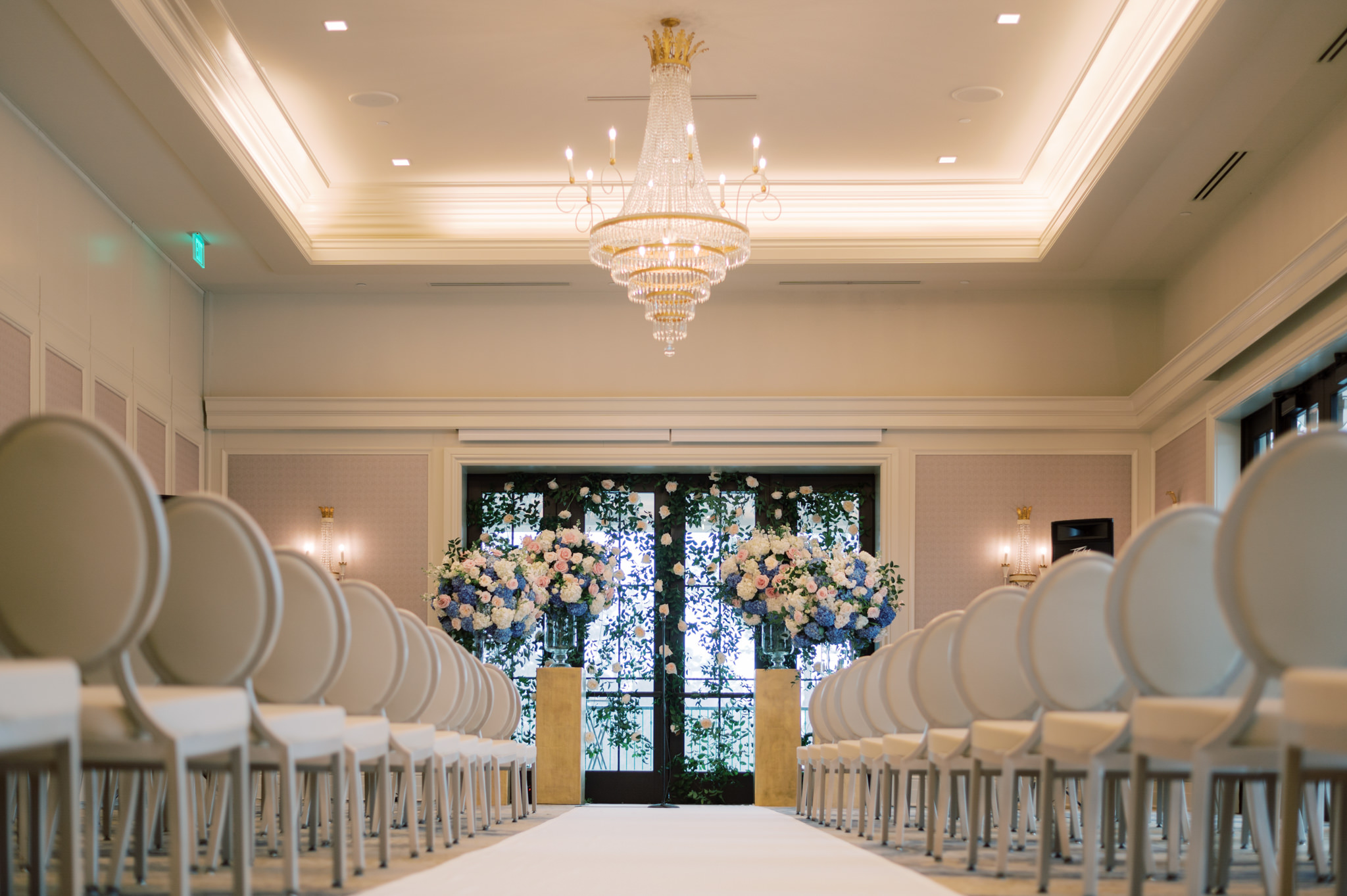 An elegant wedding ceremony set-up. Wedding venue image by Jenny Fu Studio