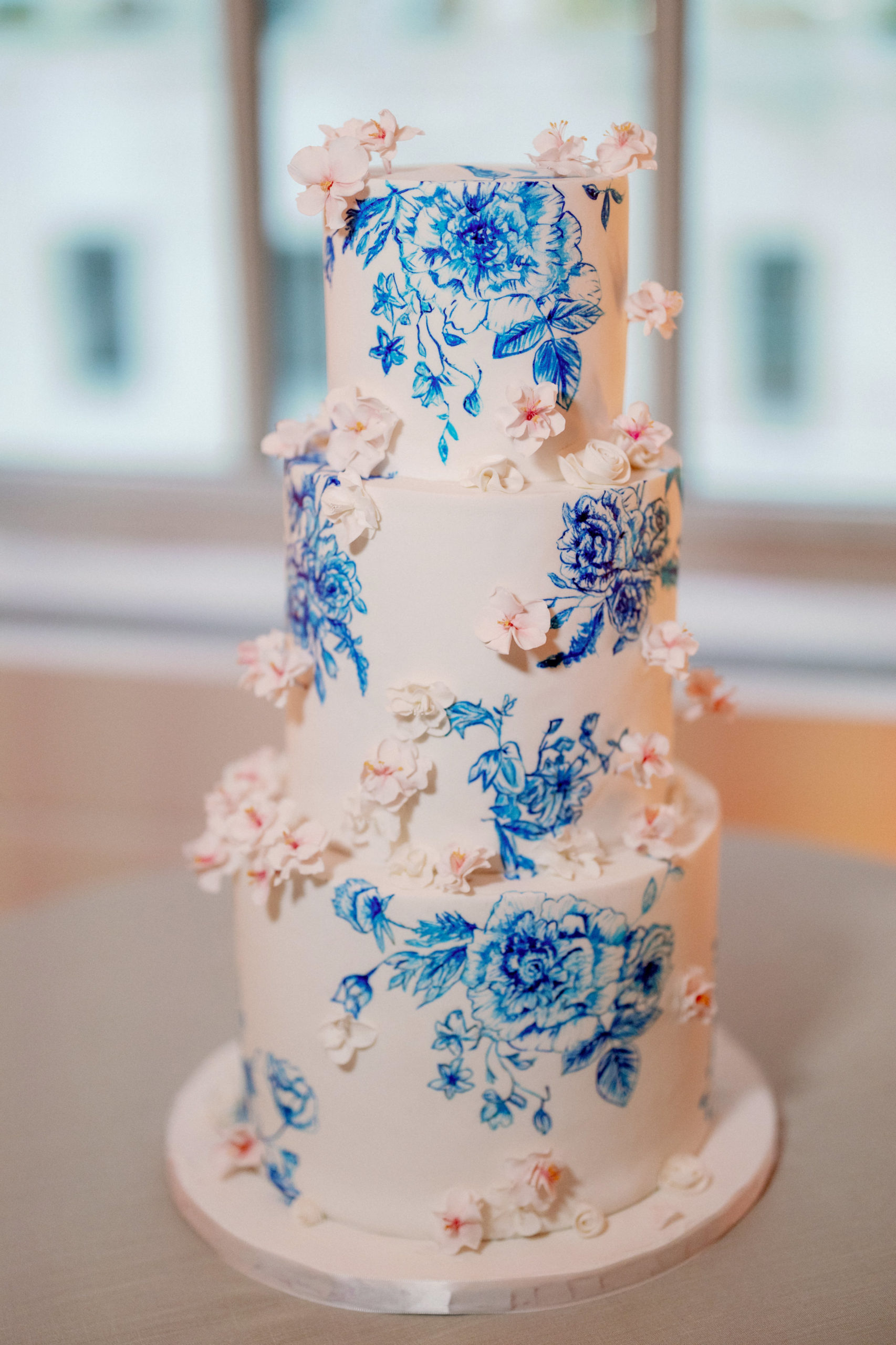 A beautiful, hand-painted wedding cake from The Cake Fairy. Image by Jenny Fu Studio NYC