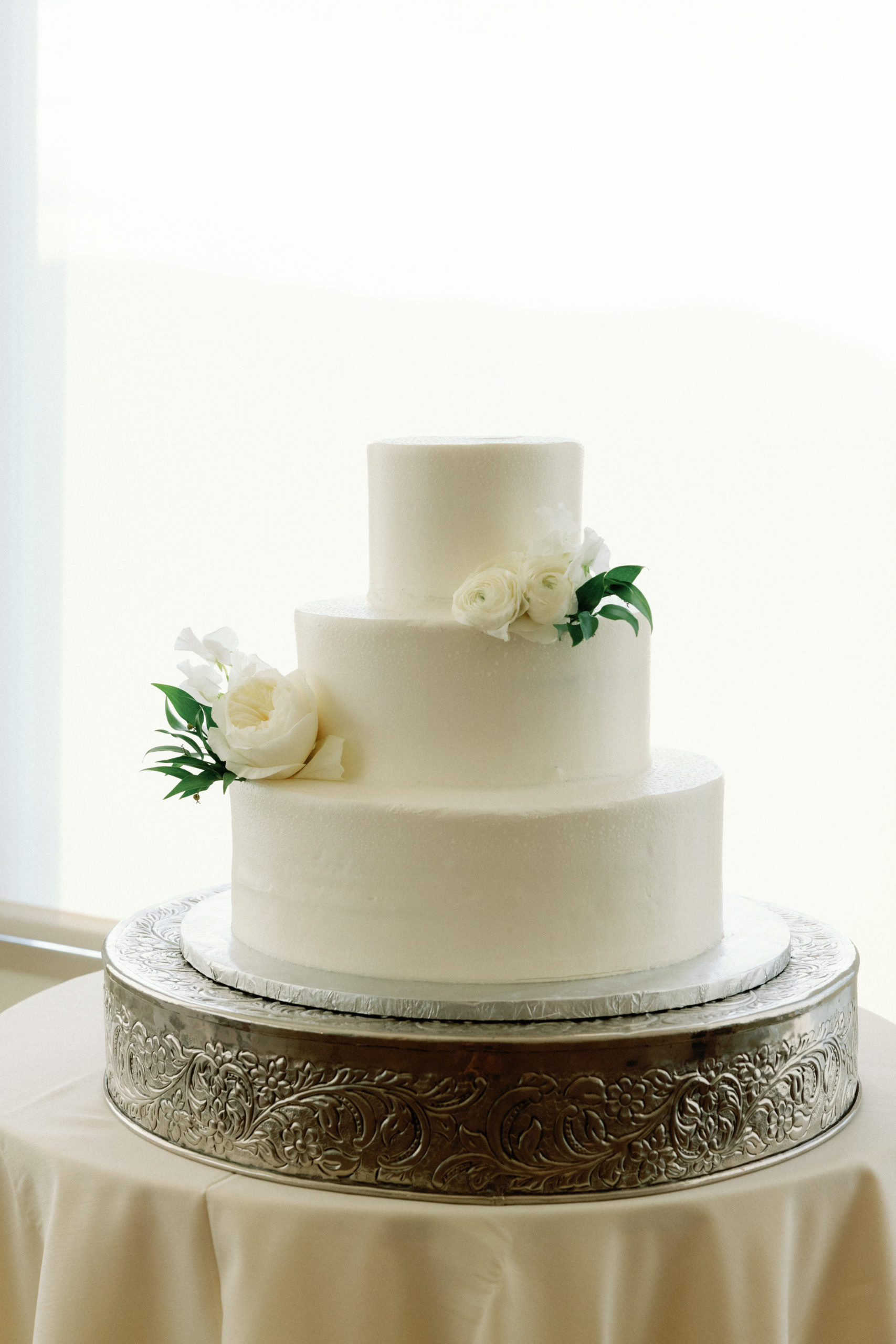 A simple, elegant wedding cake by Pastry Garden. Luxury wedding cake image by Jenny Fu Studio NYC