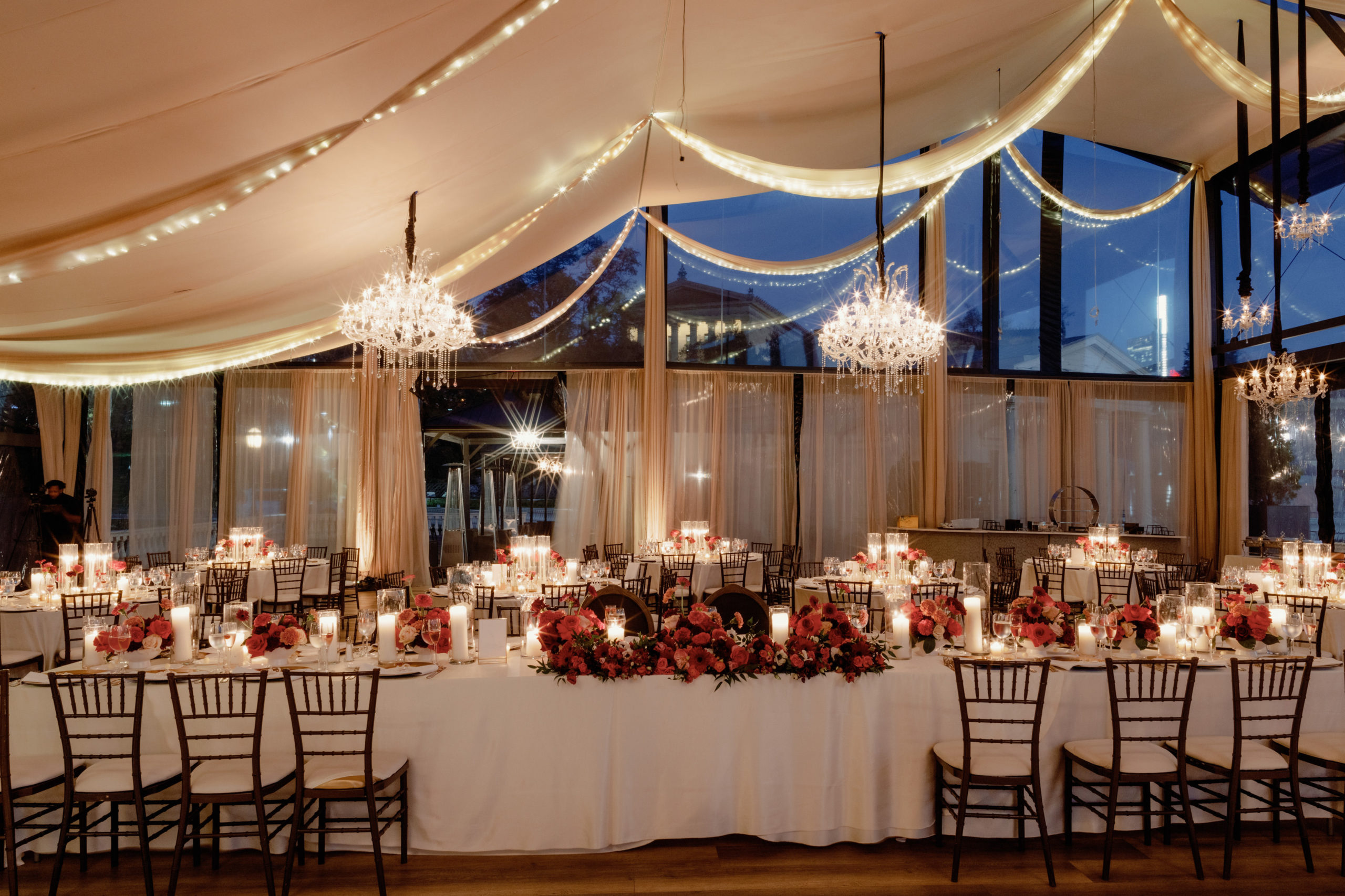 An elegant wedding dinner reception set-up. Luxury wedding venues image by Jenny Fu Studio