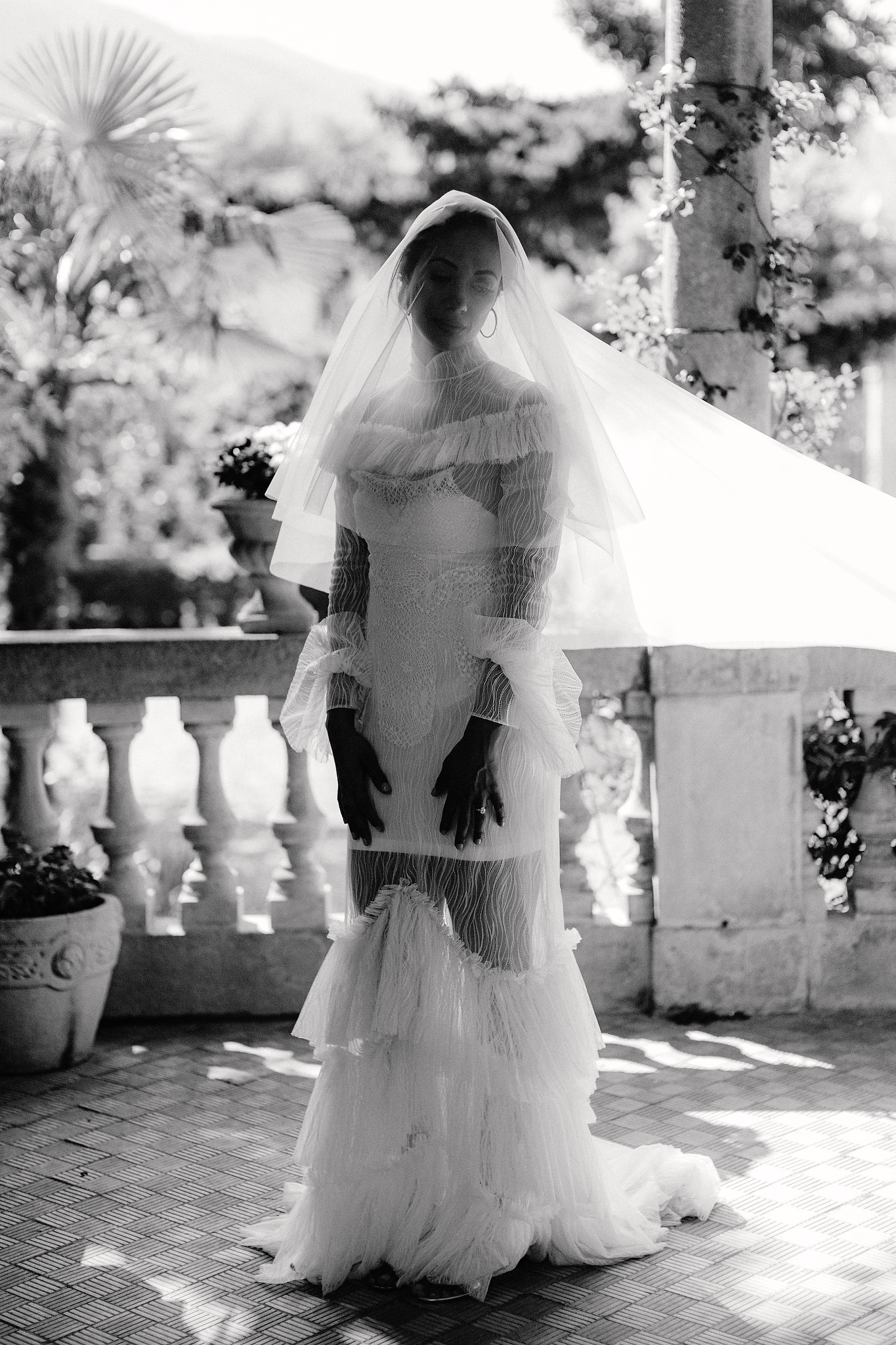 Black and white image of the bride in Italy. Image by Jenny Fu Studio