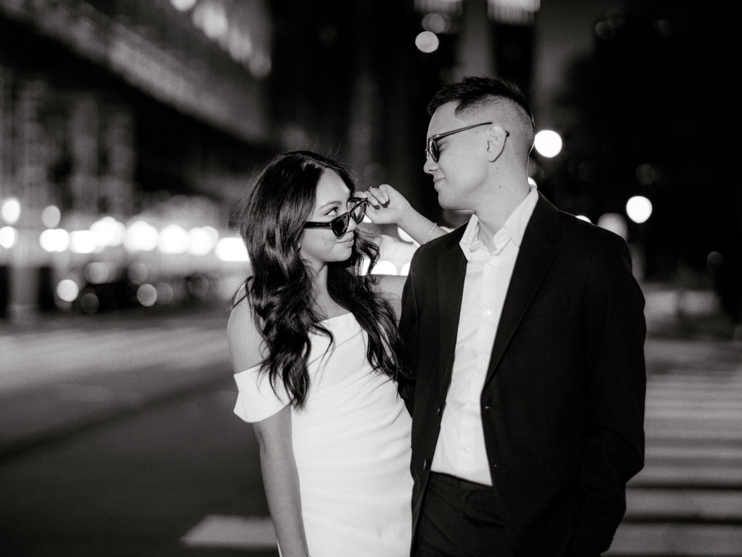 Black and white image of the engaged couple in New York. Engagement photos image by Jenny Fu Studio