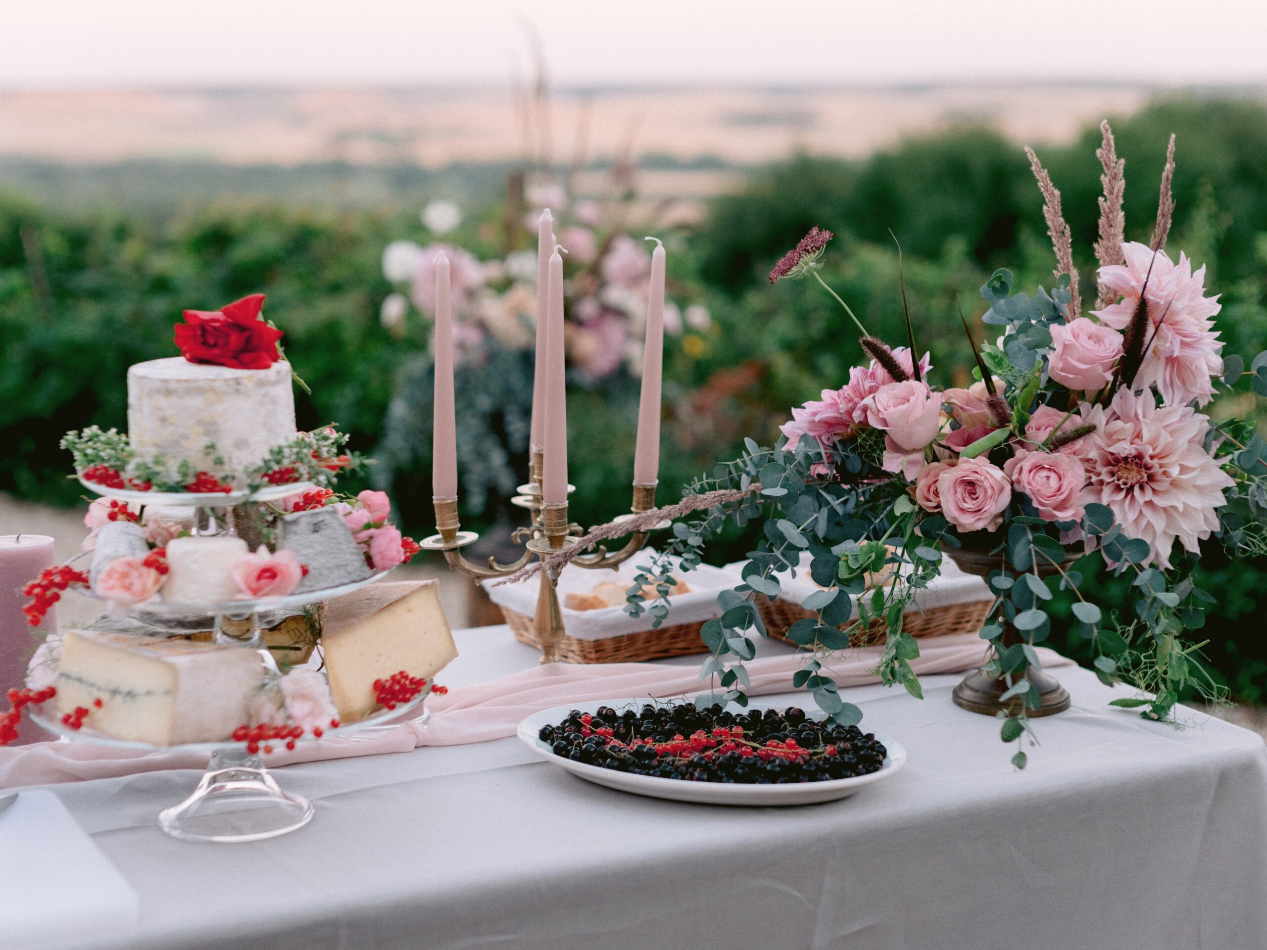 A sumptuous feast for a wedding at Chateau Du Fey. Image by Jenny Fu Studio