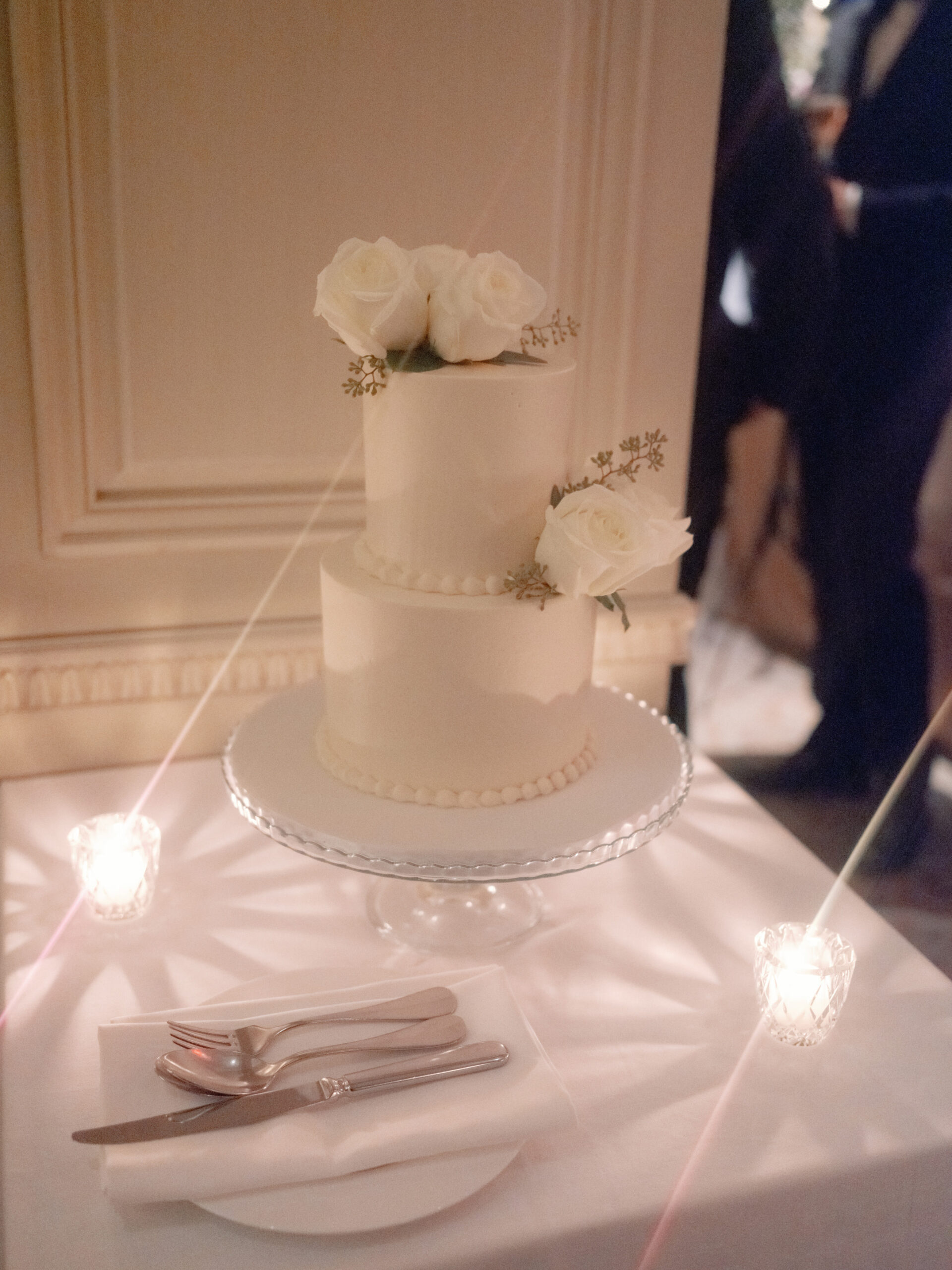 White monochromatic wedding cake at The Lowell Hotel. Image by Jenny Fu Studio