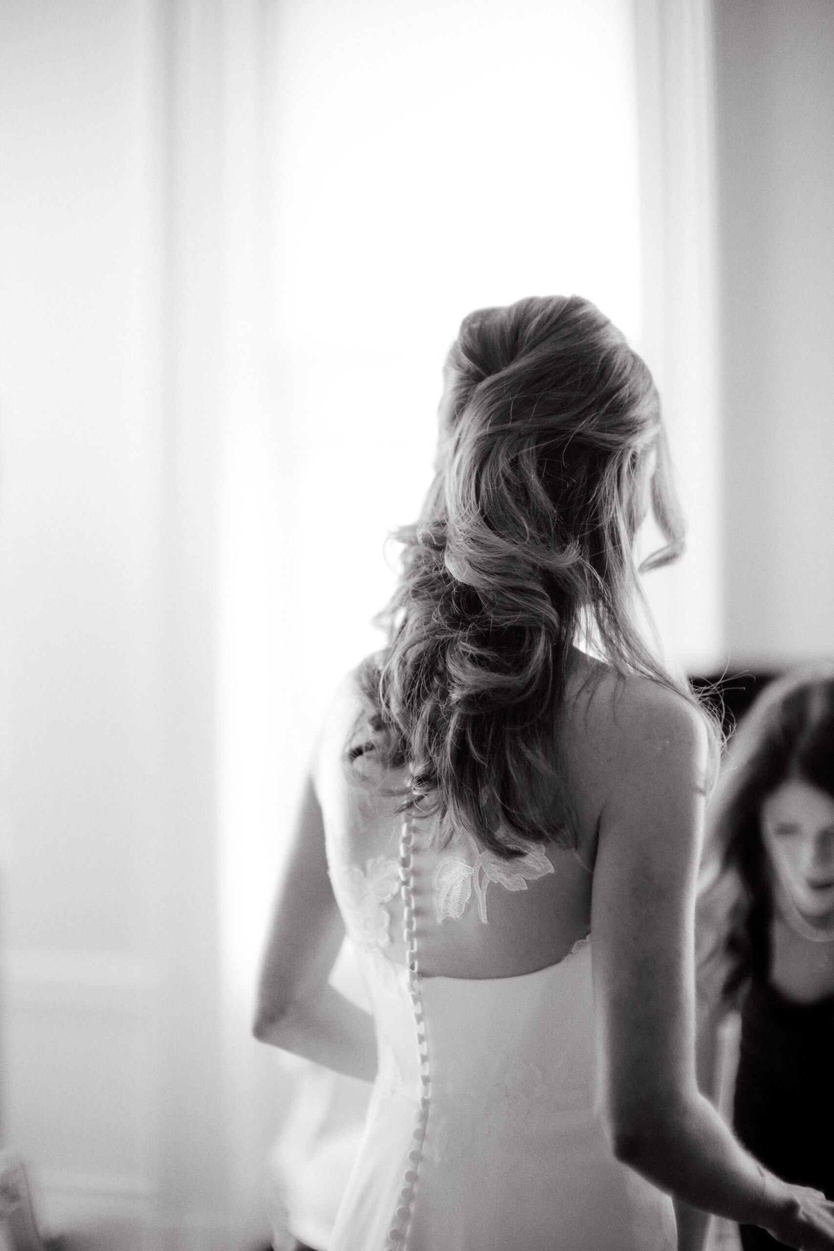 Getting ready photo of the bride. Latest wedding trends image by Jenny Fu Studio