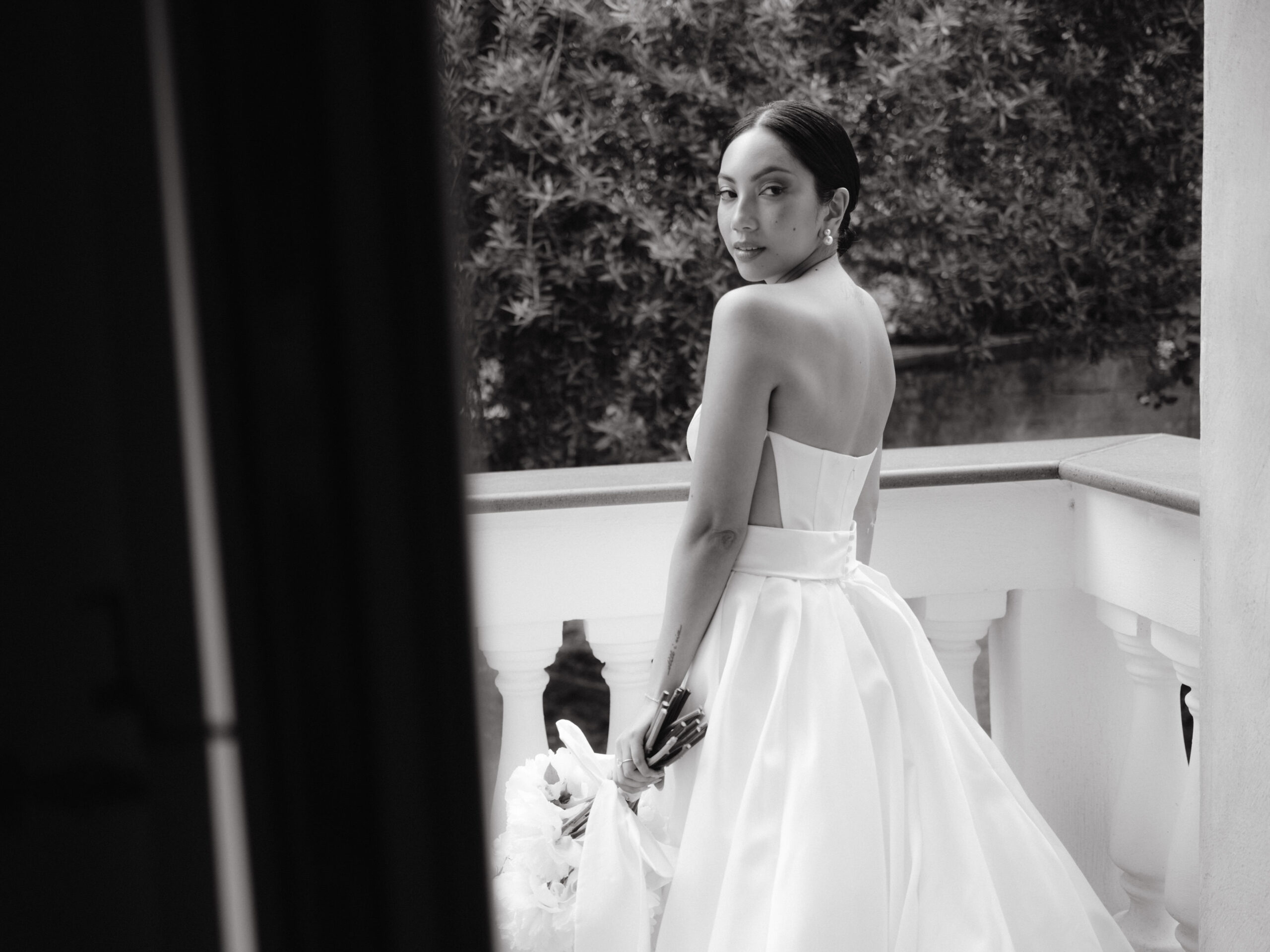 Black and white getting-ready image of the bride in Ravello, Amalfi Coast, Italy. Image by Jenny Fu Studio