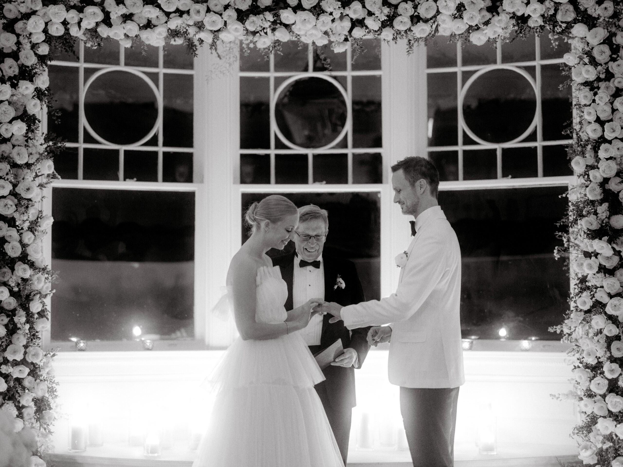 Black and white wedding ceremony image by Jenny Fu Studio