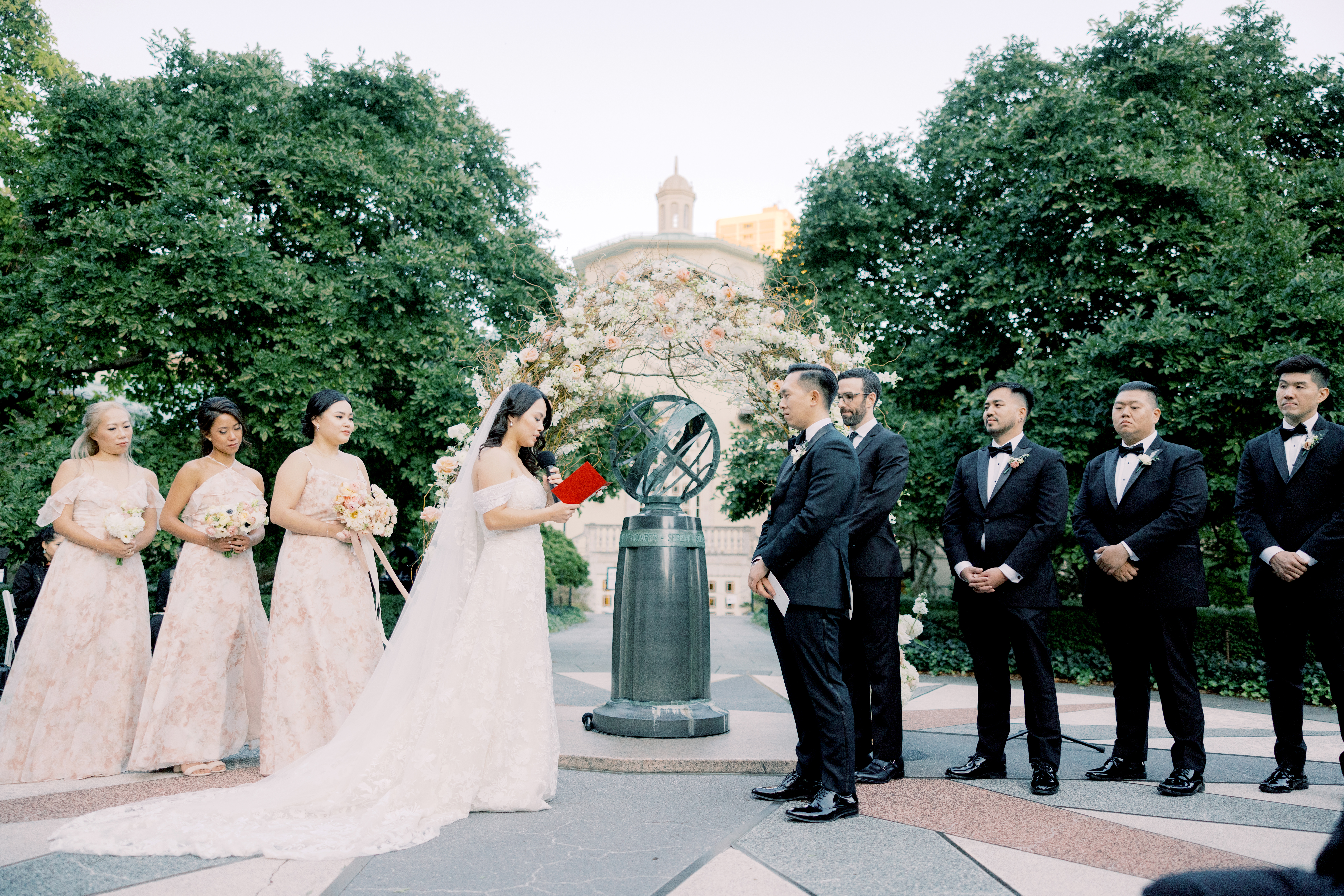 Wedding ceremony at Brooklyn Botanical Garden. Image by Jenny Fu Studio