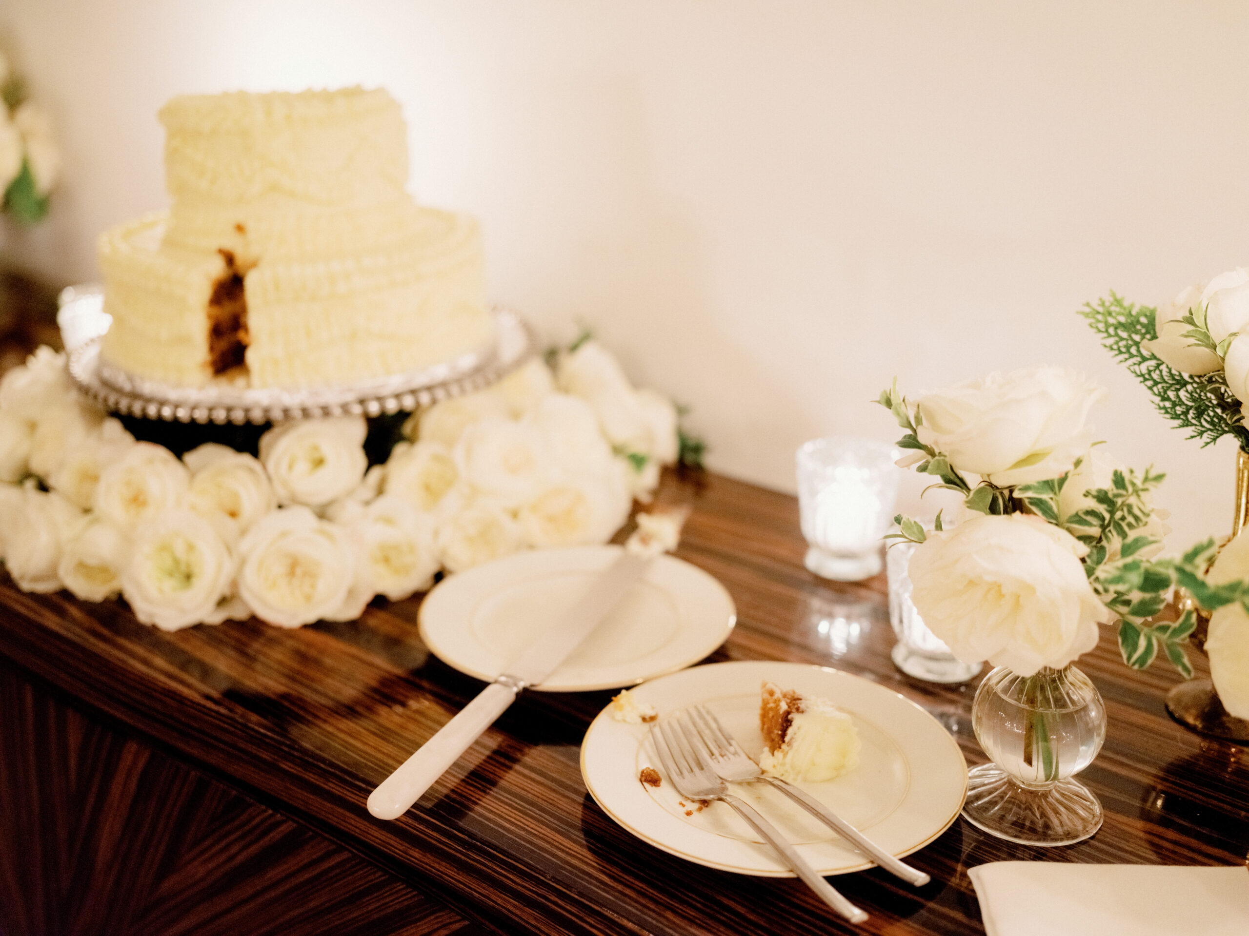 Editorial image of the wedding cake. Image by Jenny Fu Studio
