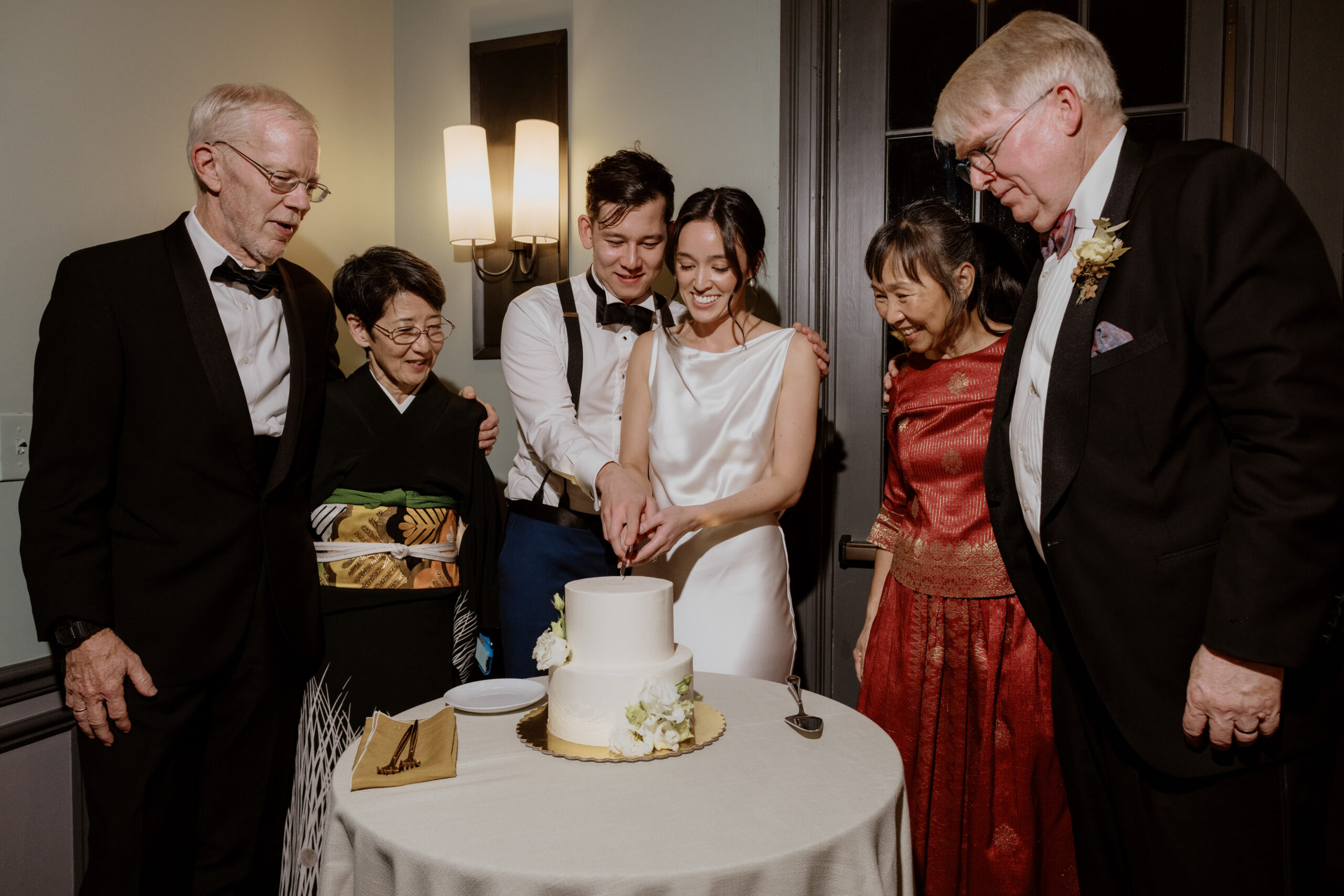 Wedding cake cutting ceremony at Troutbeck, New York. Photojournalistic wedding photography image by Jenny Fu Studio