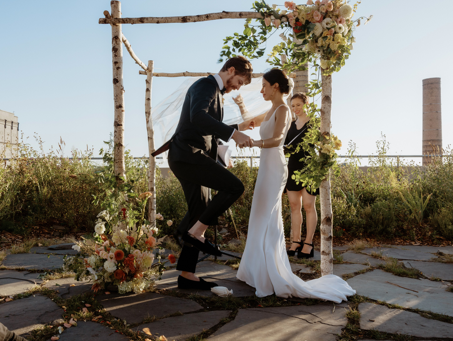 A luxurious wedding ceremony image outdoors in Brooklyn Grange, captured candidly by Jenny Fu Studio.