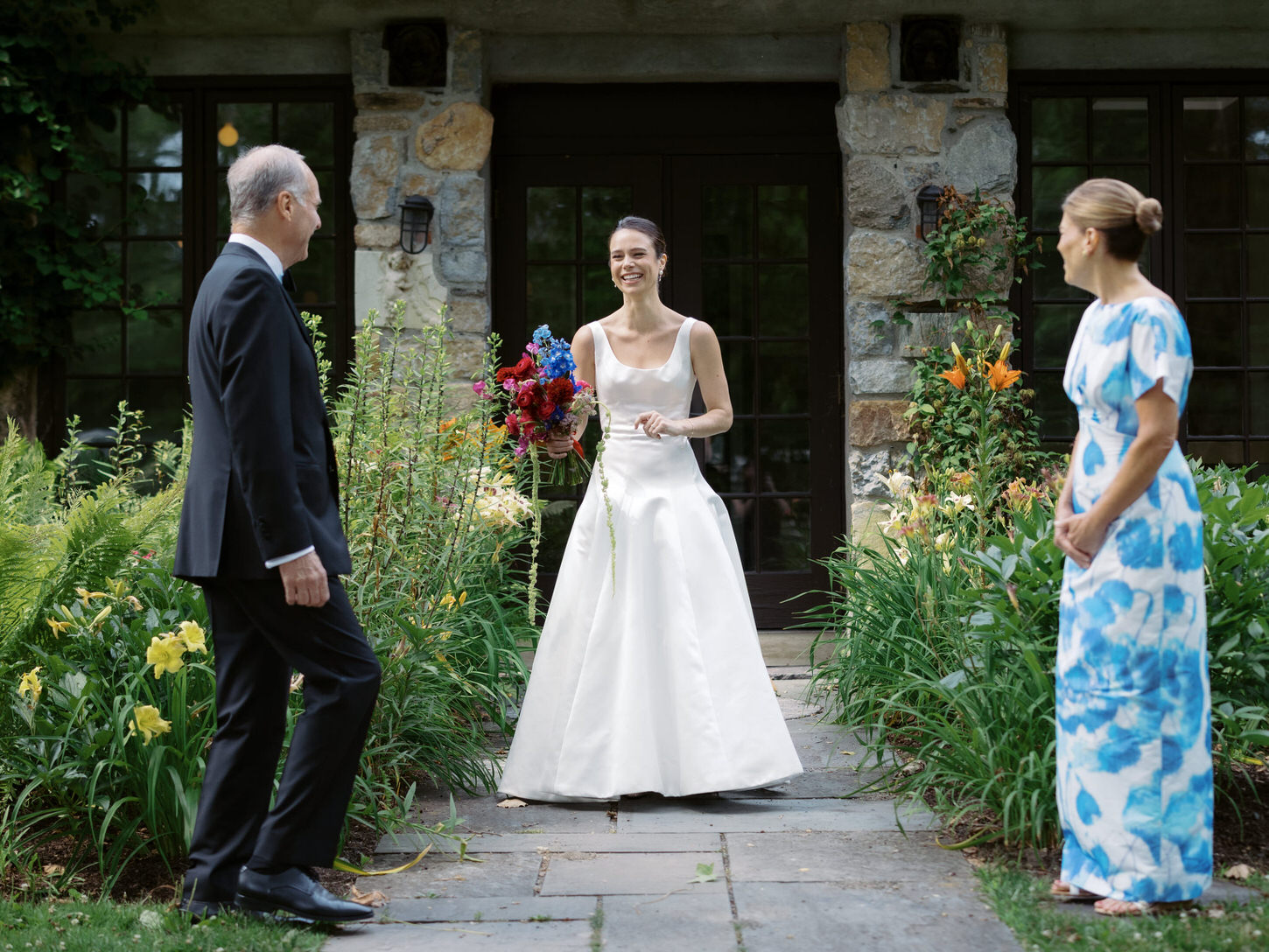 The bride is happily greeted by her parents before walking down the aisle in an exclusive wedding venue captured by Jenny Fu Studio.