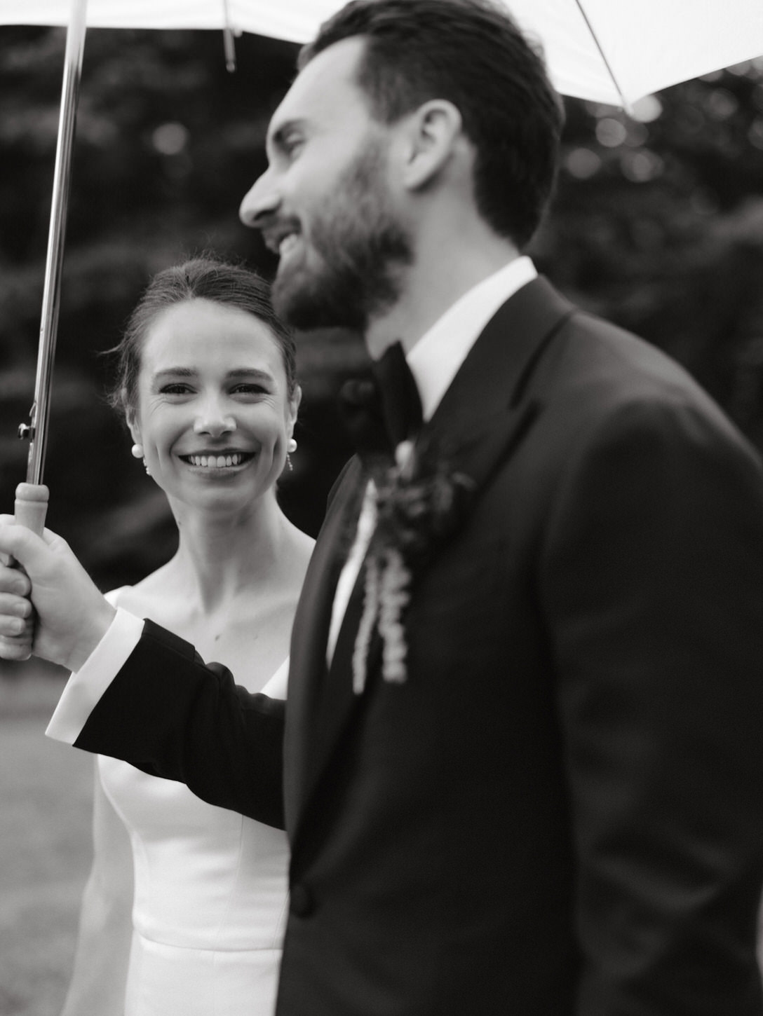 Black and white image of the bride and groom in an exclusive wedding venue ceremony, captured by Jenny Fu Studio.