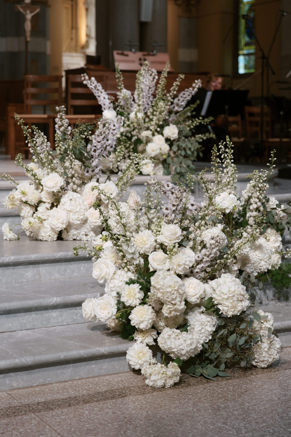 Editorial image of beautiful flowers for a wedding in NYC for dreamlike wedding photo captured by Jenny Fu Studio.