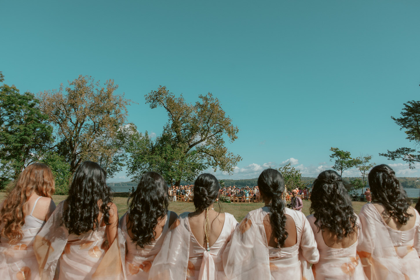 The group of bridesmaids in an outdoor wedding, a Fine art wedding photography captured by Jenny Fu Studio. 